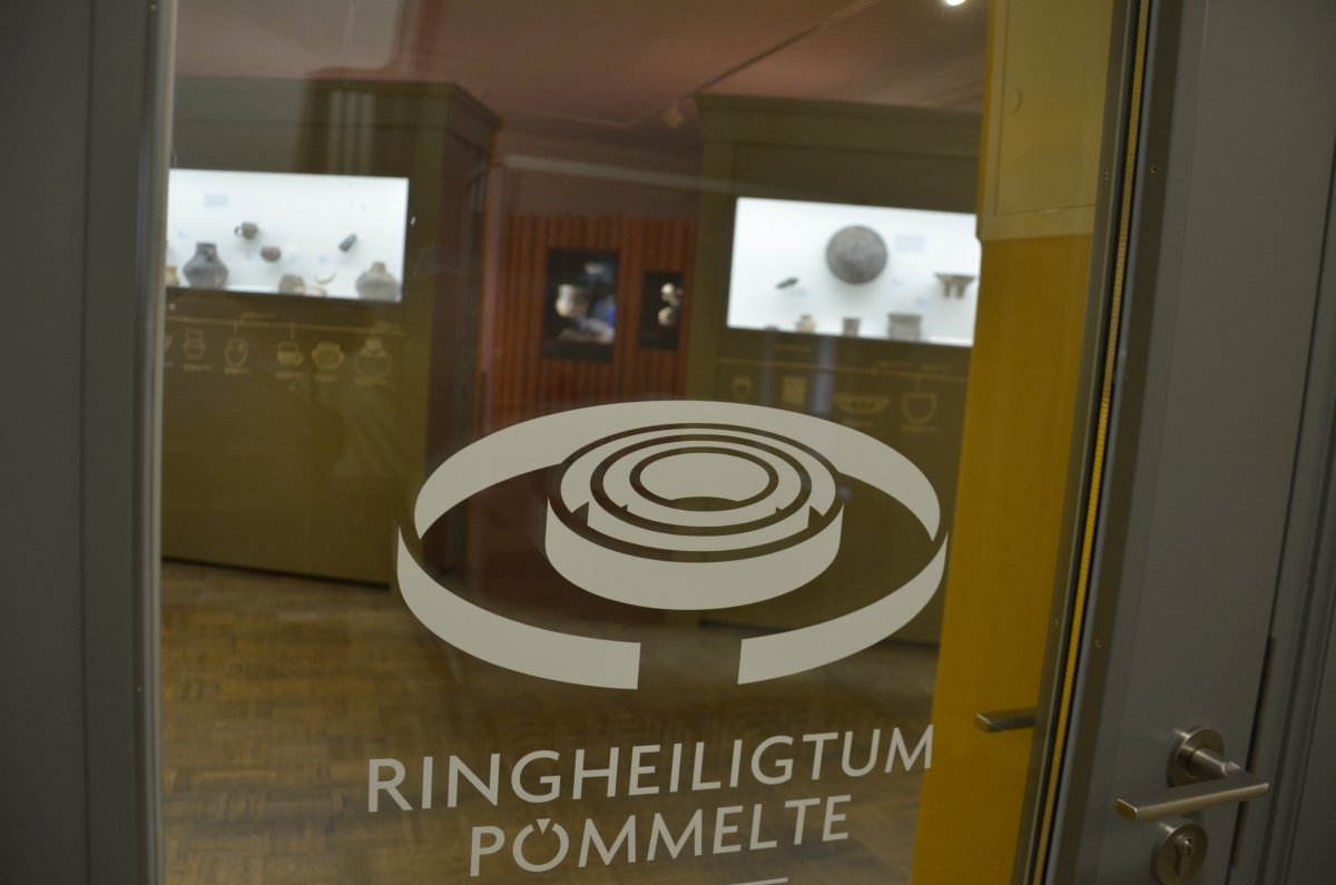 Impression aus der Dauerausstellung über das Ringheiligtum im Salzlandmuseum in Schönebeck (Elbe). © Salzlandmuseum Schönebeck.