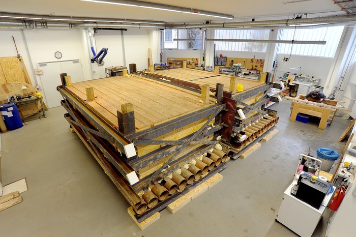 The block recovered mass grave with its many surprises and high-quality scientific information is awaiting excavation under laboratory conditions. The modern workshop rooms offer the perfect conditions for a logistically and technically extremely challenging task. © State Office for Heritage Management and Archaeology Saxony-Anhalt, Klaus Bentele.