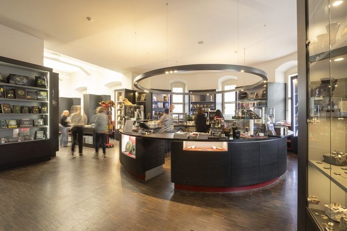 A look inside the shop and café at the State Museum. © Landesamt für Denkmalpflege und Archäologie Sachsen-Anhalt, Michel Klehm.